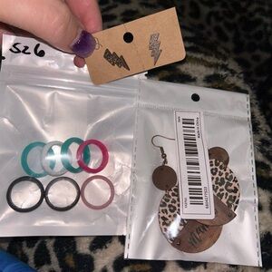 BUNDLE 2 pairs of Leopard Print Wooden Earrings & 7 Silicone rings size 6